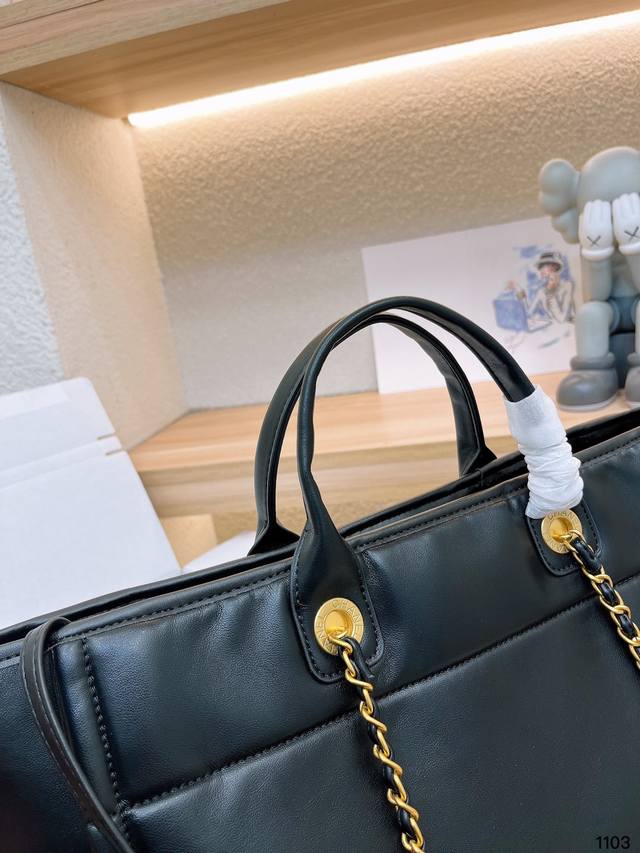 Chanel Deauville em Couro Preta Italiana Bag