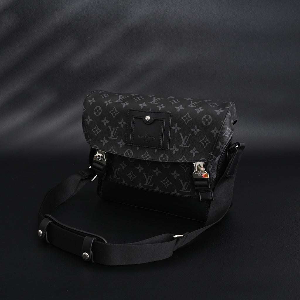 Louis Vuitton Messenger Bag – Monogram Eclipse Canvas