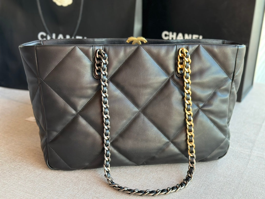 Chanel 19 Shopping Bag 41 Black Lambskin 24 x 41 x 10 cm